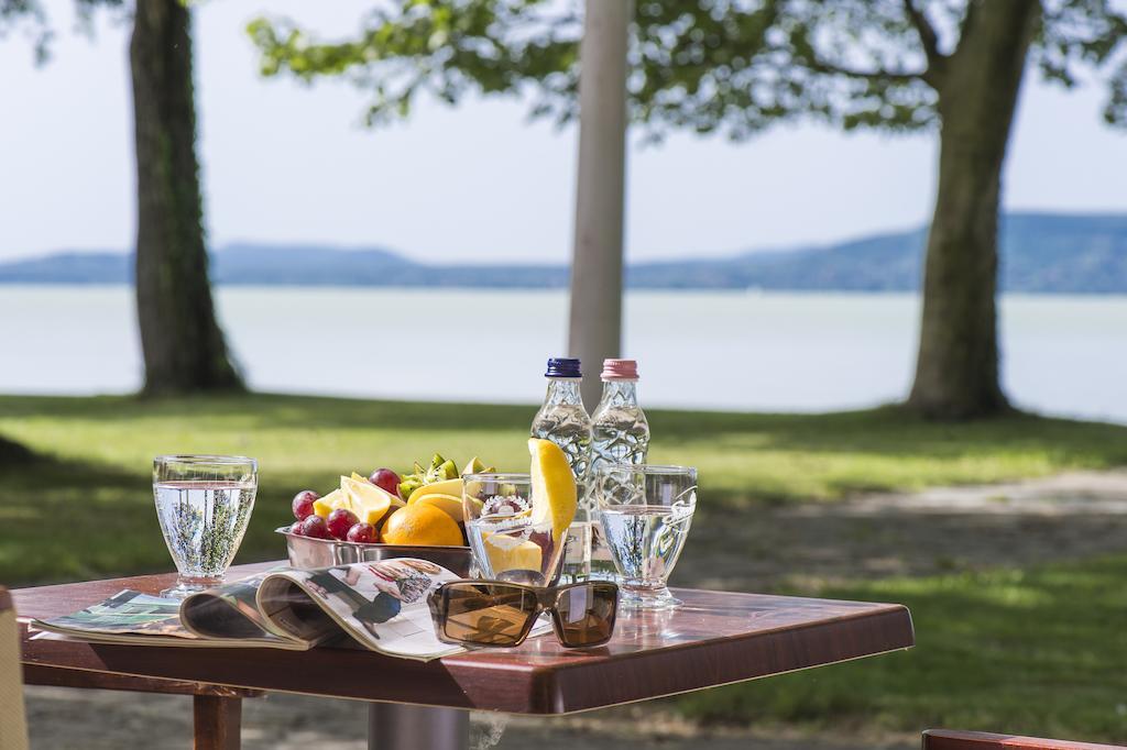 Familia Hotel Balatonboglár エクステリア 写真