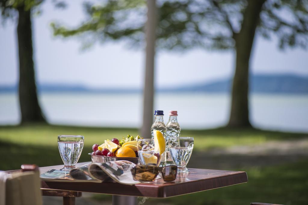 Familia Hotel Balatonboglár エクステリア 写真