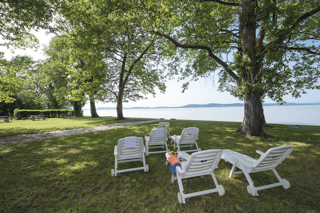 Familia Hotel Balatonboglár エクステリア 写真