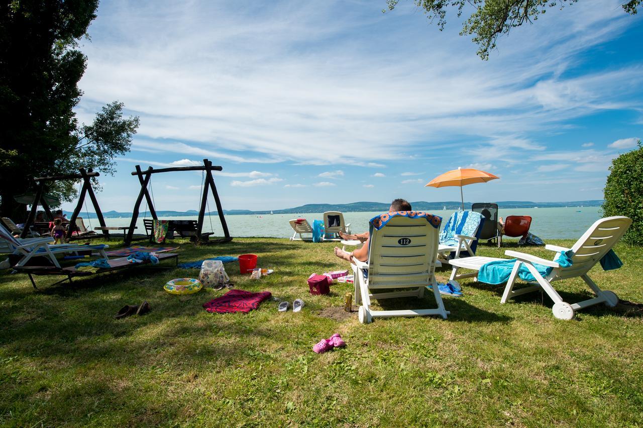 Familia Hotel Balatonboglár エクステリア 写真