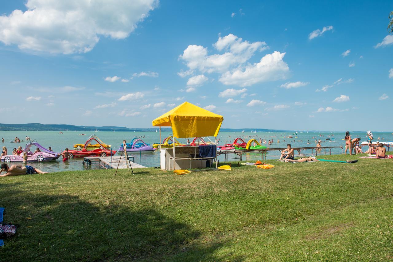 Familia Hotel Balatonboglár エクステリア 写真